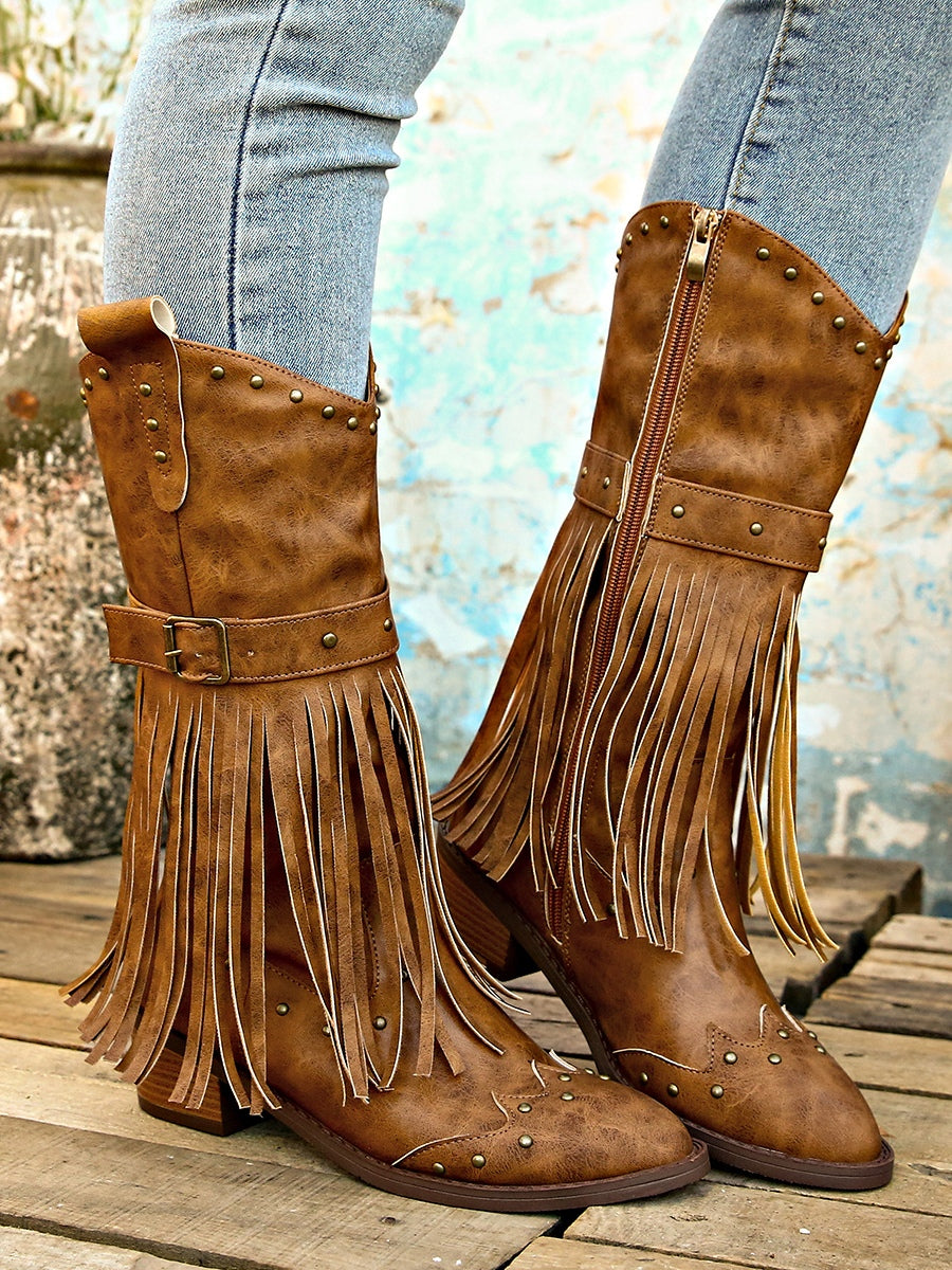 Cinturón retro con borlas y remaches, botas de caballero