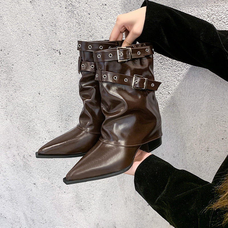Botines retro de tacón grueso y puntera afinada