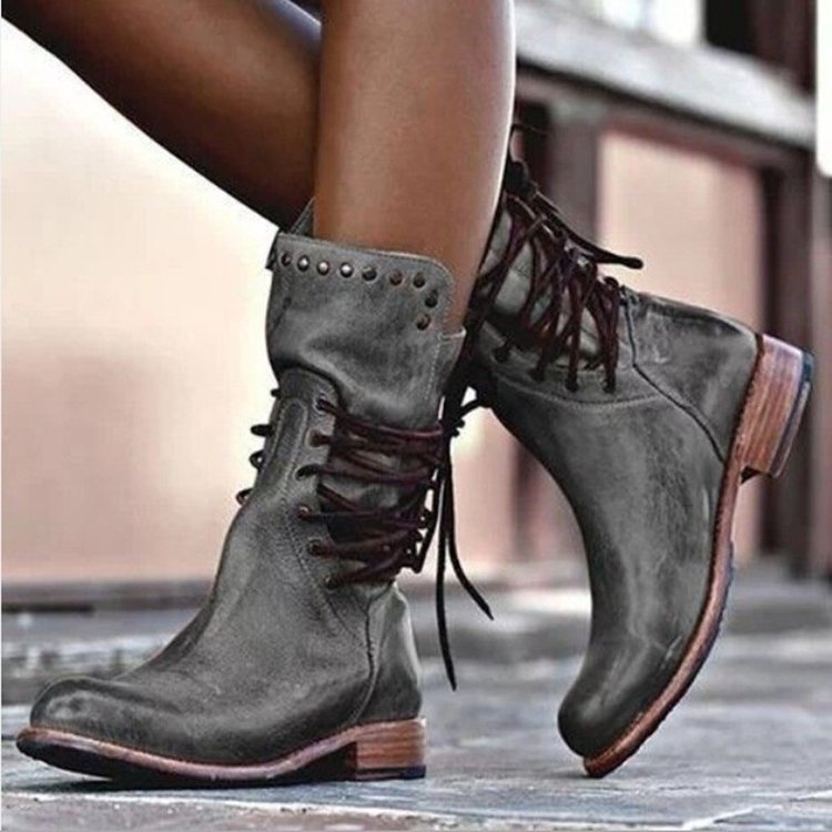 Botines de media caña con ojales y estilo británico retro