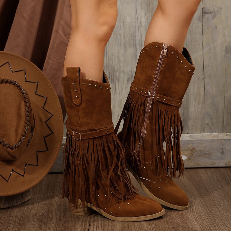 Cinturón retro con borlas y remaches, botas de caballero