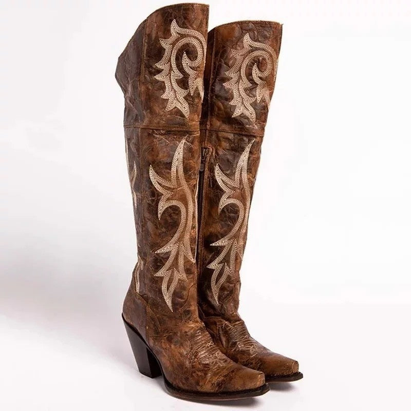 Botines de tacón alto con patrón retro