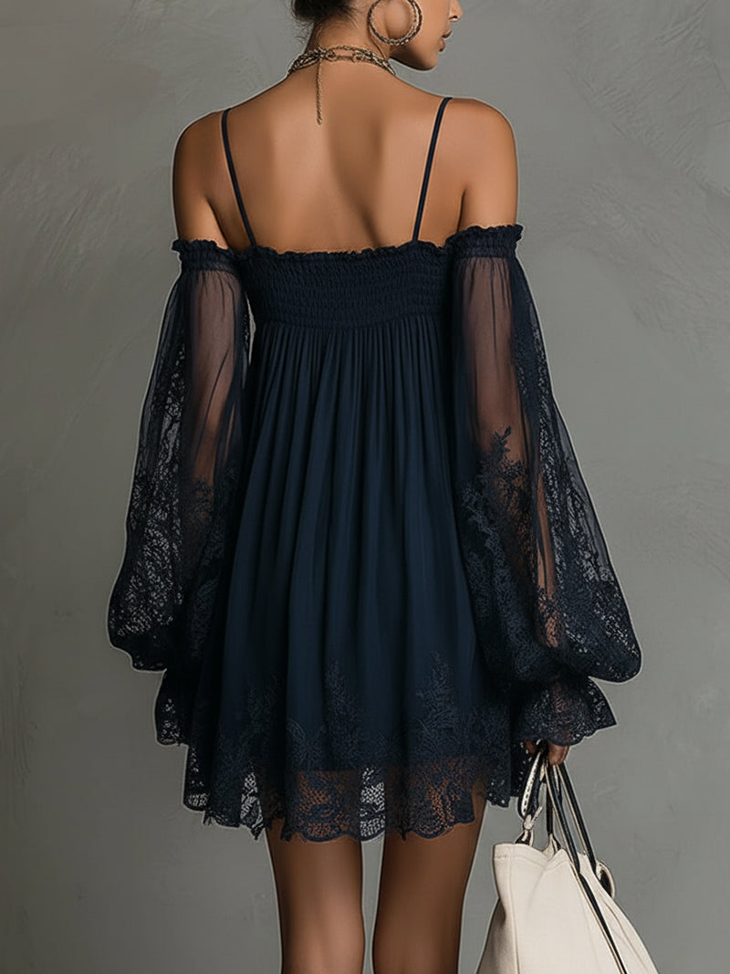 Noemi™ | Vestido mini azul marino con hombros descubiertos y encaje