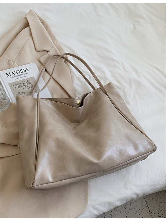 Bolso de hombro tipo canasta de cuero suave de gran capacidad