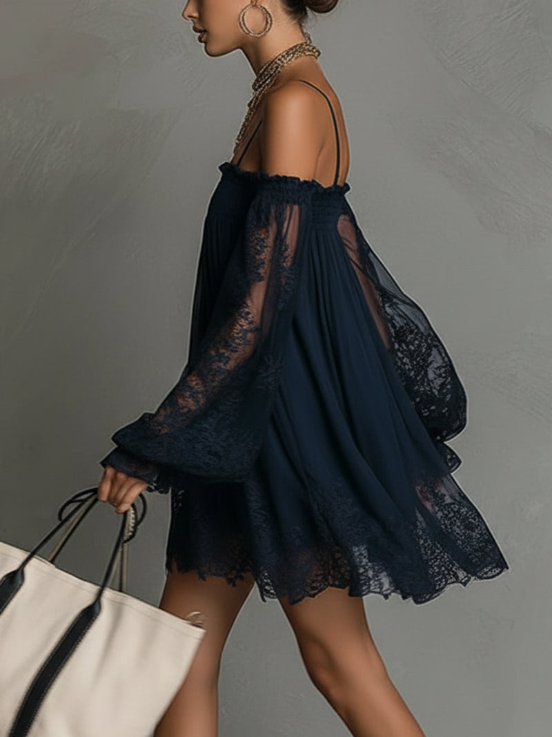 Noemi™ | Vestido mini azul marino con hombros descubiertos y encaje