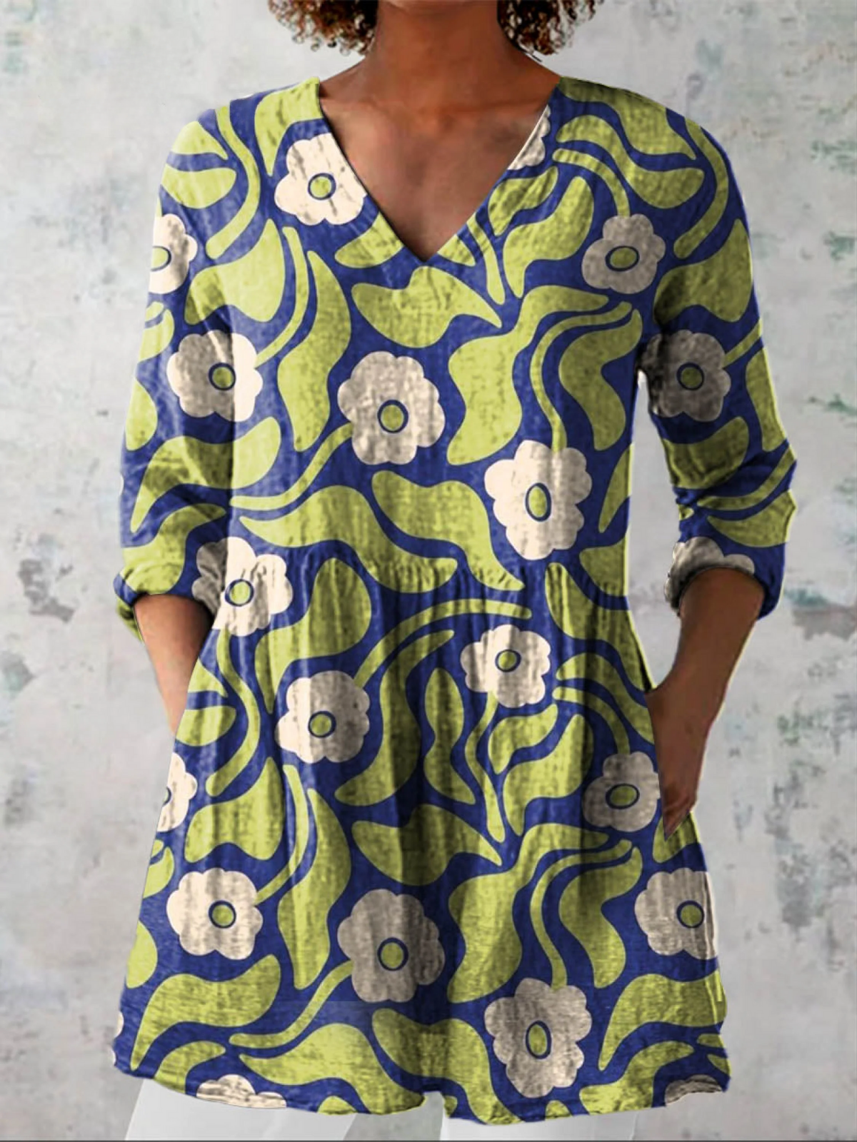 Galina | Camisa de manga larga con escote en V vintage