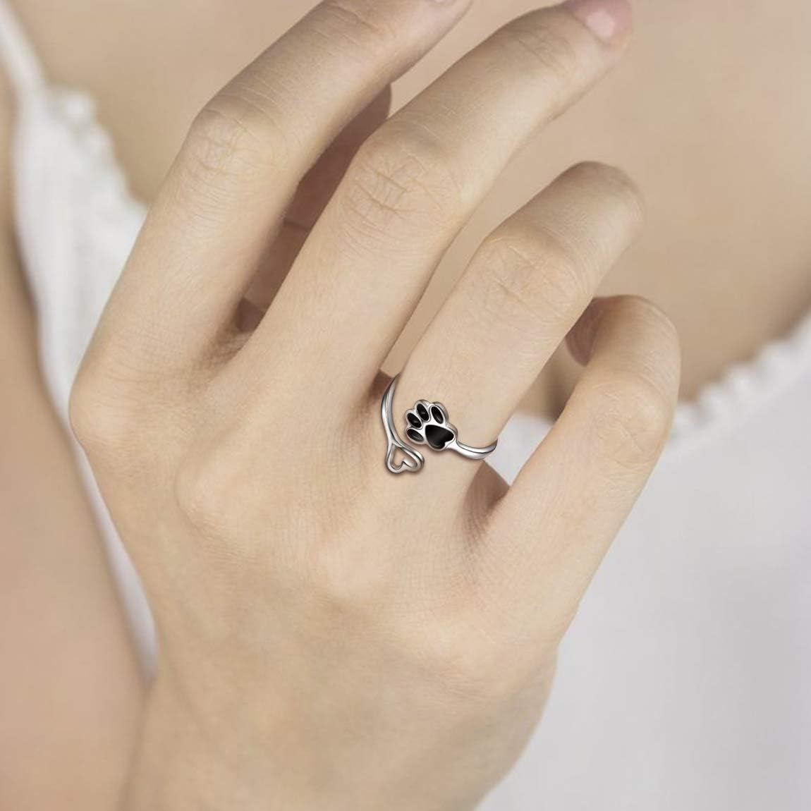 Anillo artesanal con pata y corazón