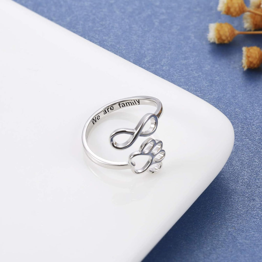 Anillo artesanal con pata y corazón