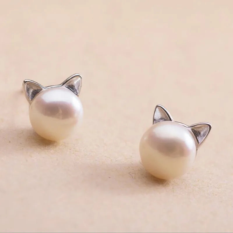 Pendientes de botón de plata de ley con perla en forma de gato