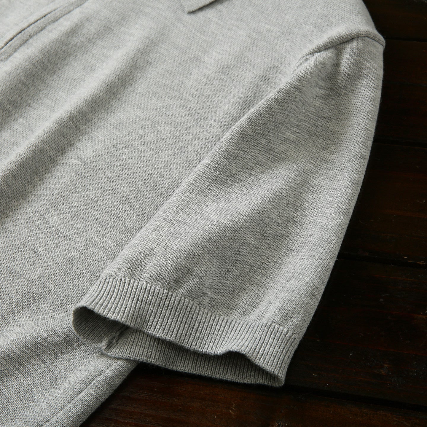 Polo de lana tejido con cremallera a medio pecho