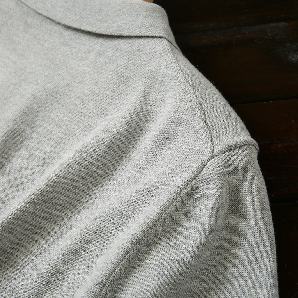 Polo de lana tejido con cremallera a medio pecho
