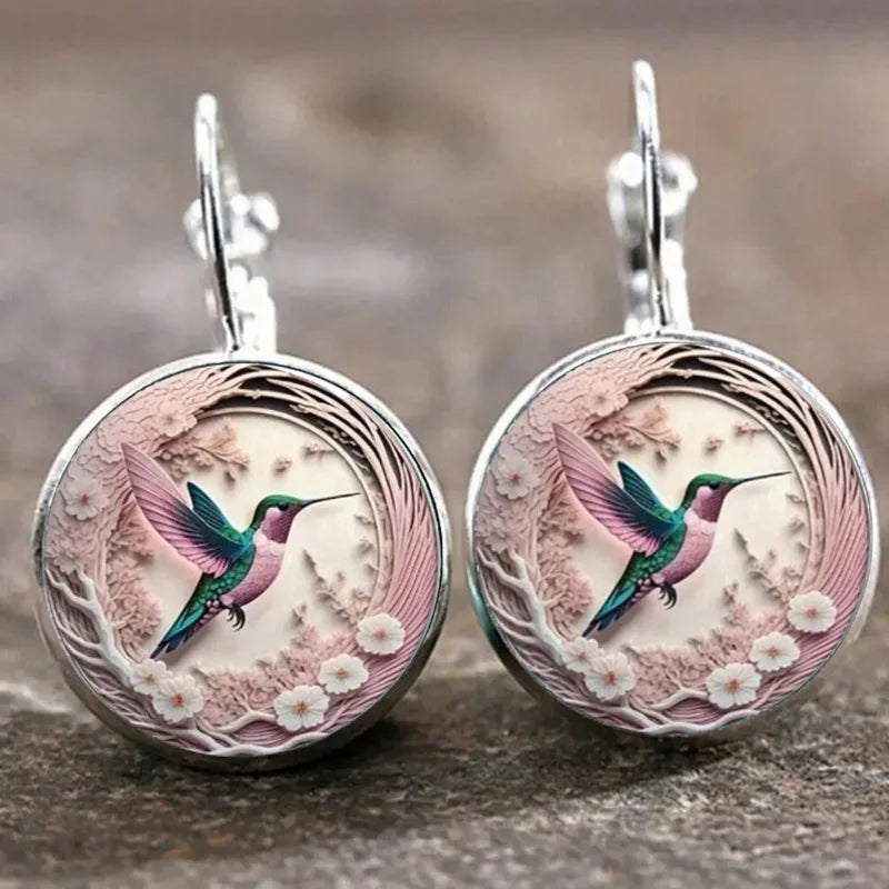 Collar con colgante de domo de vidrio con colibrí