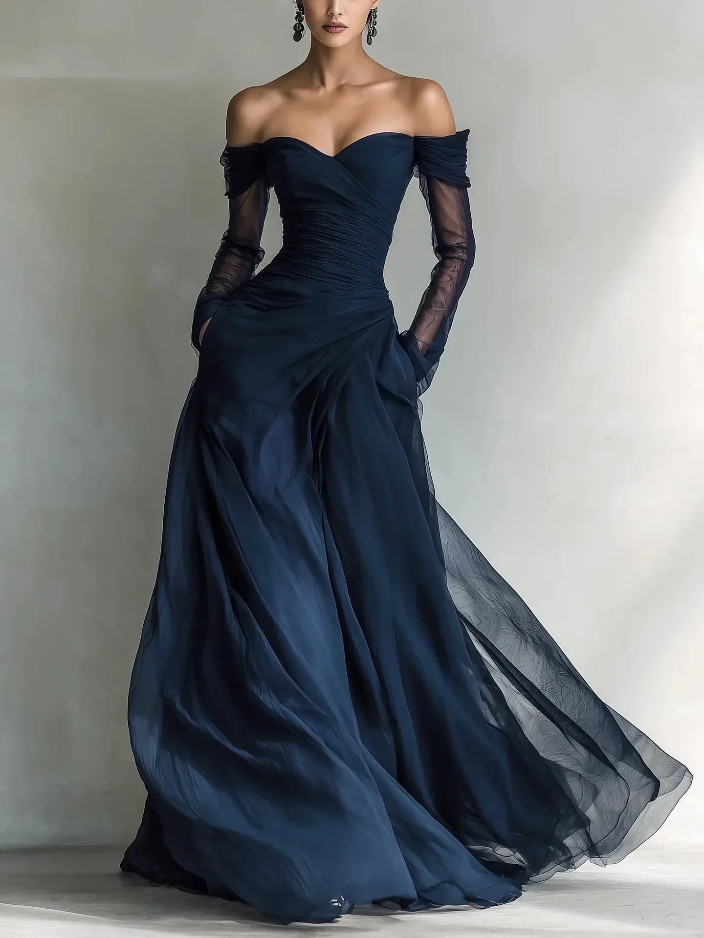 Eleonora™ | Vestido largo con hombros descubiertos y paneles de malla