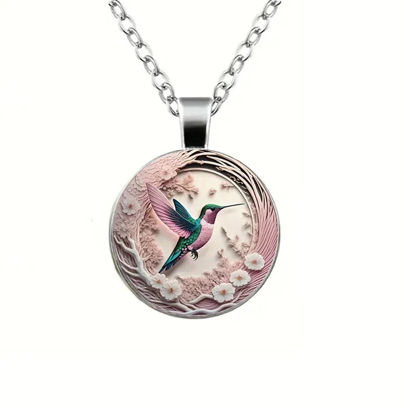 Collar con colgante de domo de vidrio con colibrí