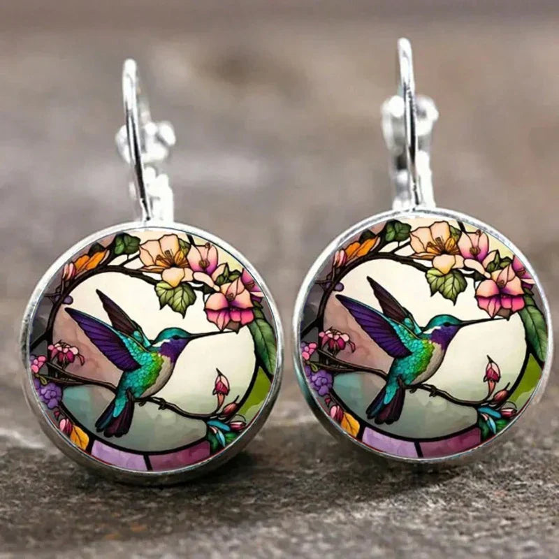 Collar con colgante de domo de vidrio con colibrí