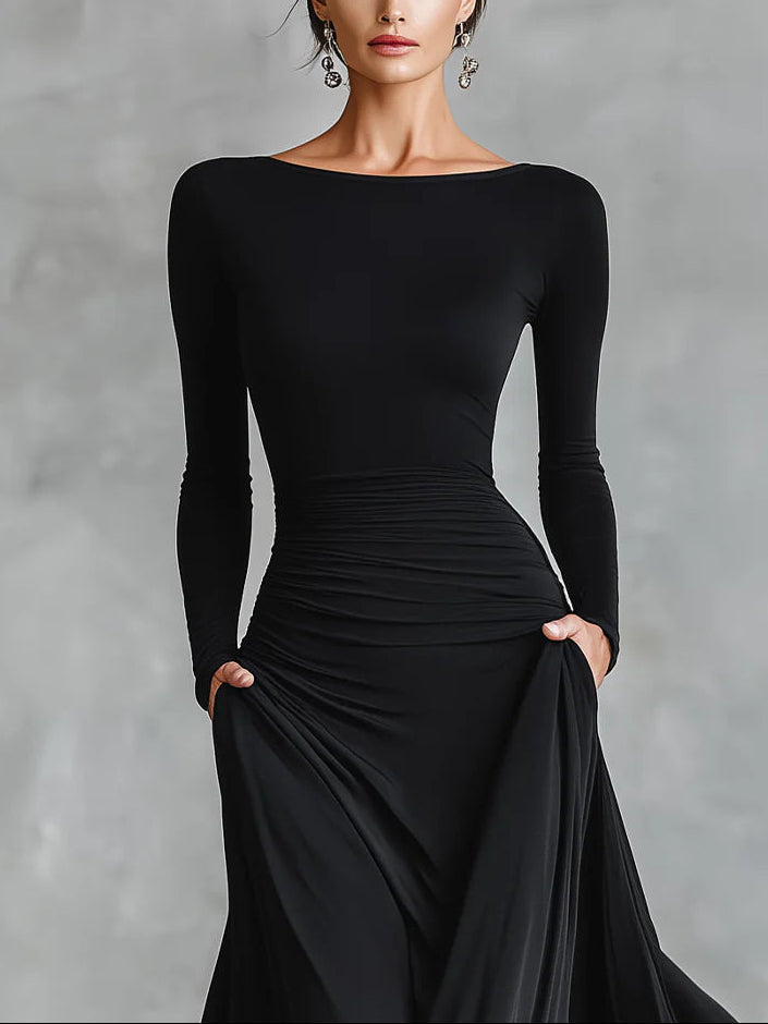 Adele - Vestido largo moderno en crepé negro con escote en barco y pliegues