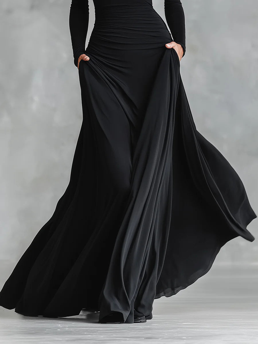 Adele - Vestido largo moderno en crepé negro con escote en barco y pliegues