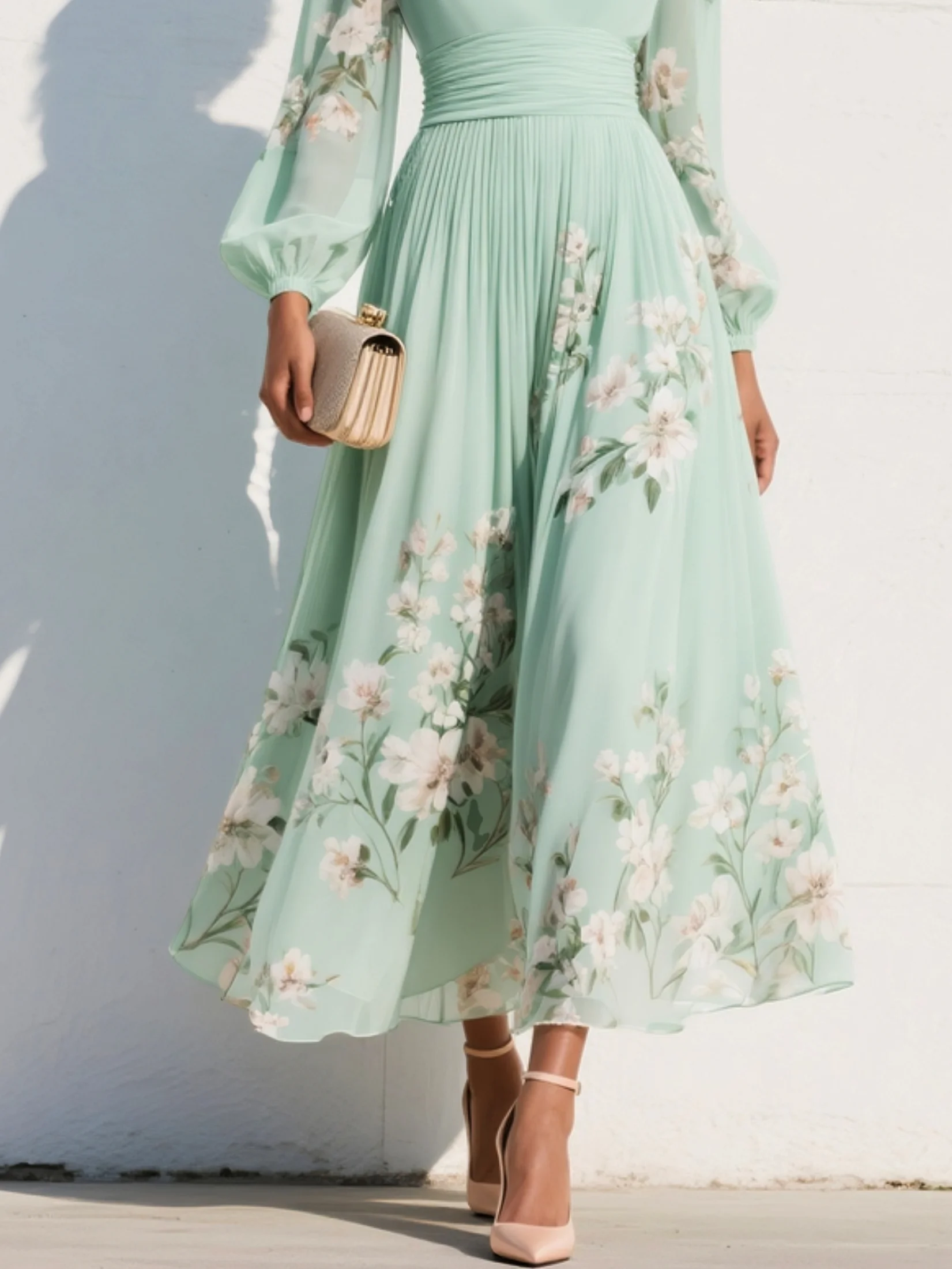 Vestido midi verde claro de chiffon con escote plisado en U
