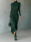 Lenora - Vestido midi envolvente asimétrico con pliegues y cuello alto verde oscuro