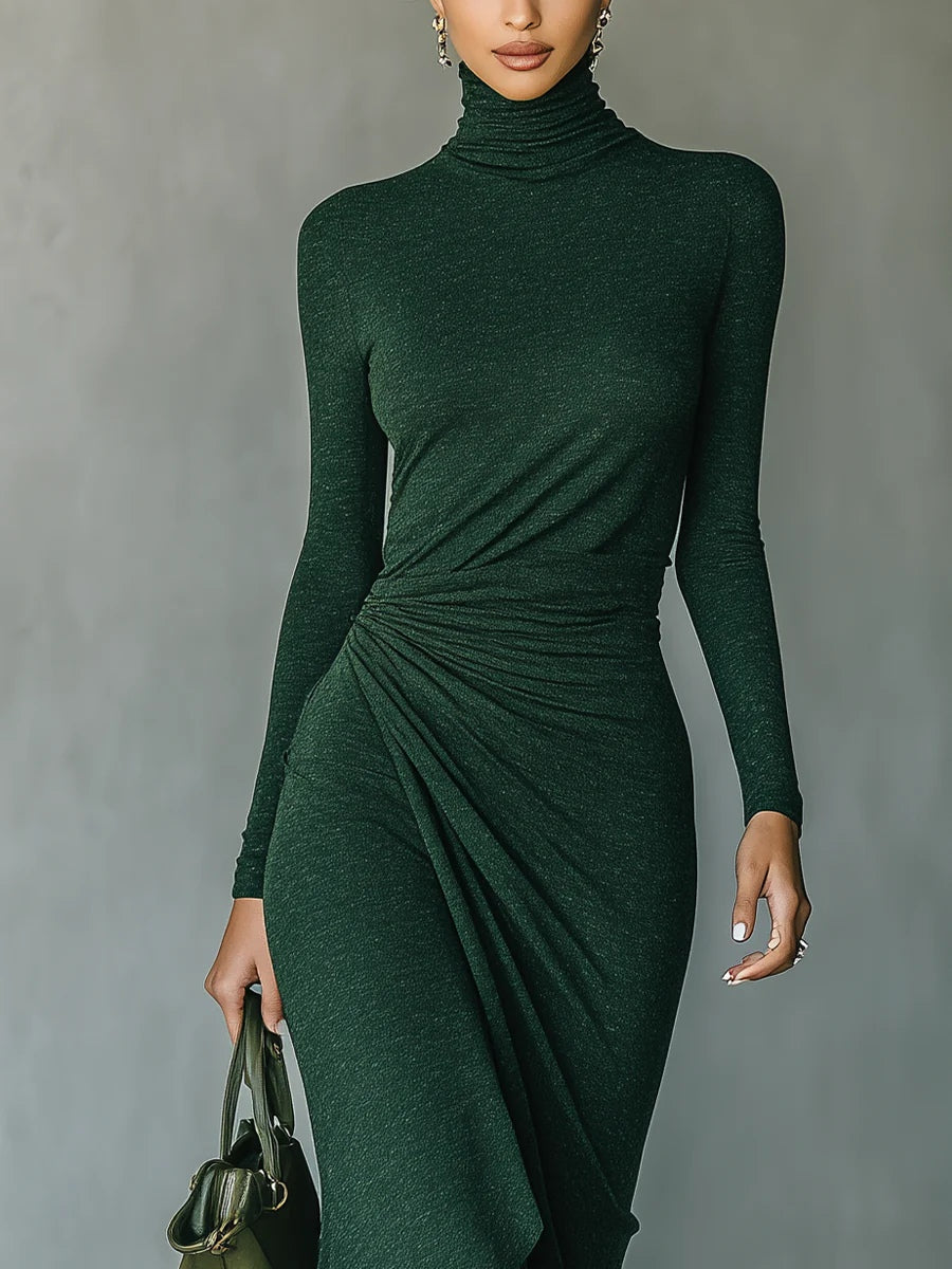 Lenora - Vestido midi envolvente asimétrico con pliegues y cuello alto verde oscuro