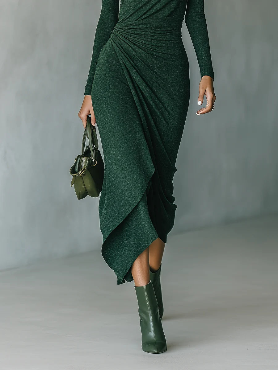 Lenora - Vestido midi envolvente asimétrico con pliegues y cuello alto verde oscuro
