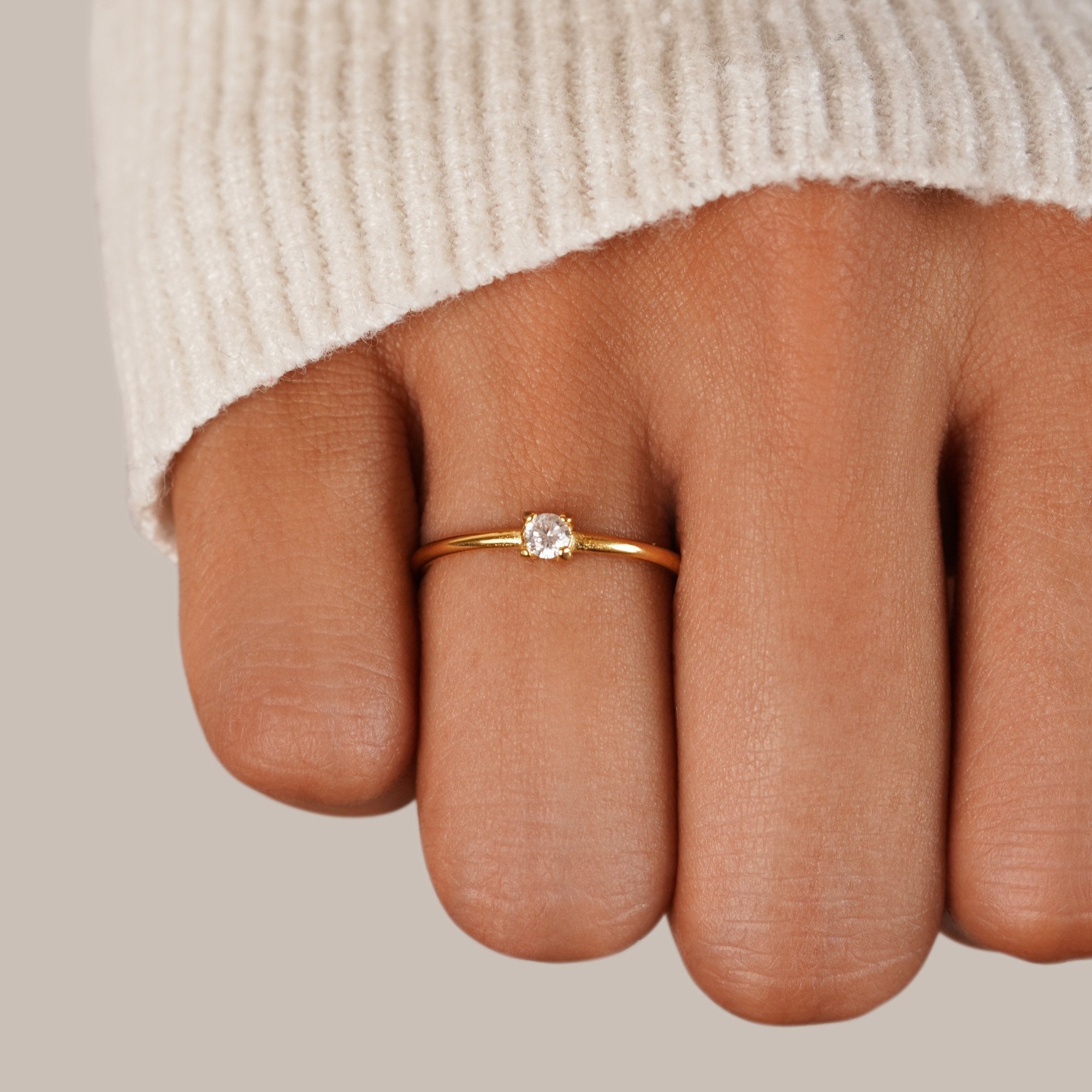 Anillos de oro con piedra de nacimiento