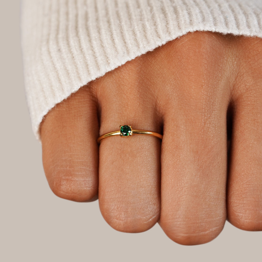 Anillos de oro con piedra de nacimiento