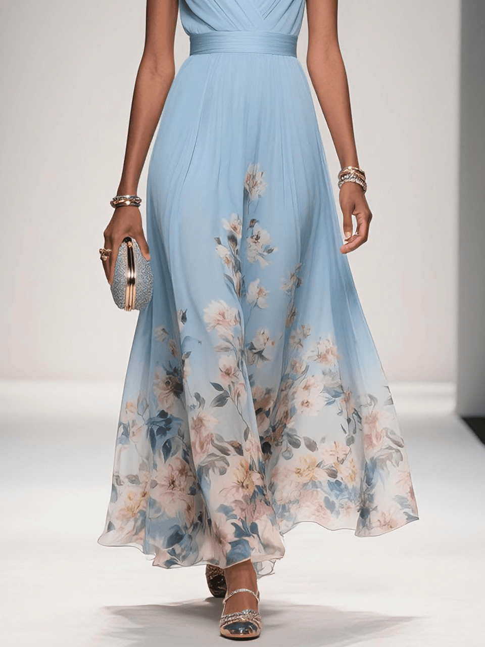 Rosa | Vestido maxi de chifón azul claro con escote en corazón