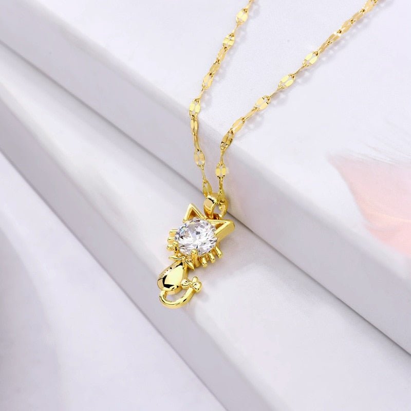 Cadena con gato chapada en oro con circonitas
