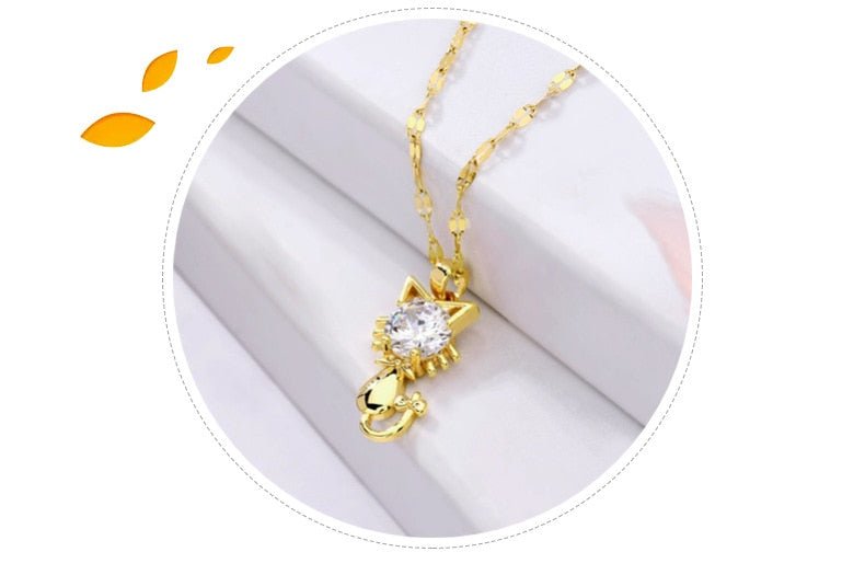 Cadena con gato chapada en oro con circonitas