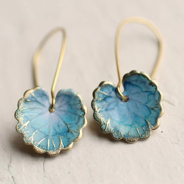 Pendientes vintage en azul con diseño de hojas