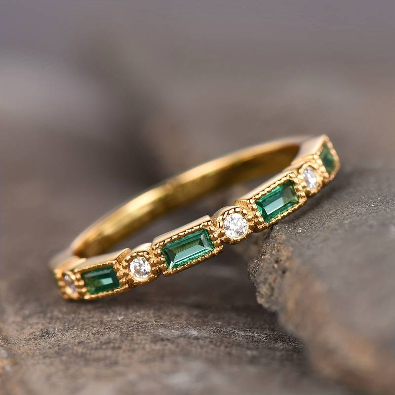 Alex - Anillo de oro con zirconia verde incrustada
