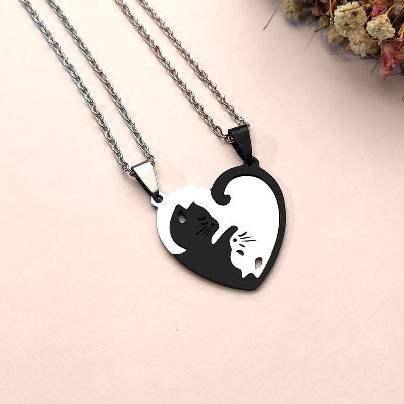 Collar con gato blanco y negro yin yang